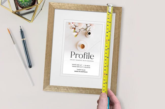 Photo frame measuring guide