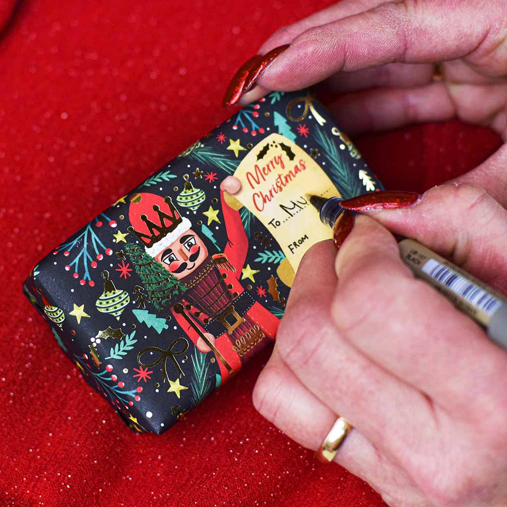 English Soap Company – Festive Favourites Christmas Soap Bar Collection (6 x 190g) from our Luxury Bar Soap collection by The English Soap Company