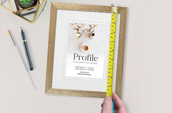 Photo frame measuring guide